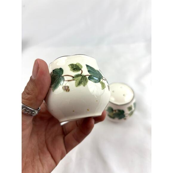 VTG Green Ivy Plant Salt and Pepper Ceramic Shakers Japan Set - Picture 10 of 16